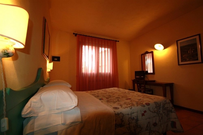 Imagen de la habitación del Hotel VILLAGGIO LE MIMOSE. Foto 11