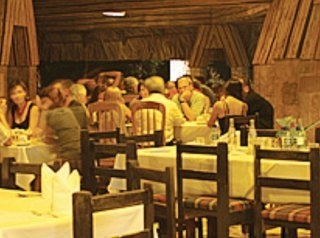 Imagen del bar/restaurante del Hotel VILLAS KIN-HA. Foto 7
