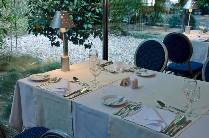 Imagen del bar/restaurante del Hotel VIP Executive Art's. Foto 3