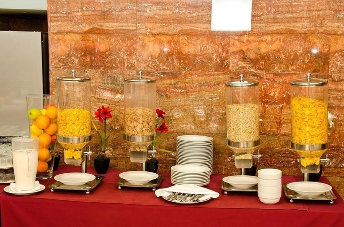 Imagen del bar/restaurante del Hotel VIP Executive Entrecampos & Conference. Foto 2