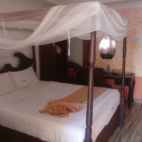 Imagen de la habitación del Hotel VIP Madeya. Foto 10