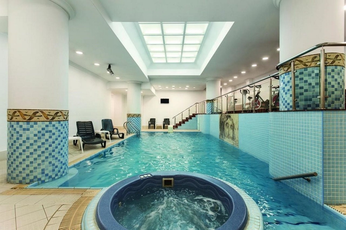 Imagen de la piscina del Hotel VISIONAPARTMENTS Bucharest - contactless check-in. Foto 11