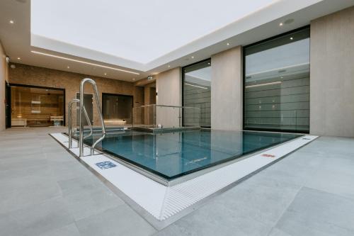 Imagen de la piscina del Hotel VISLOW Resort. Foto 19