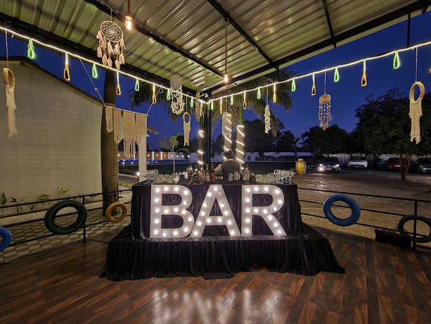 Imagen del bar/restaurante del Hotel VITS Daman Devka Beach. Foto 6