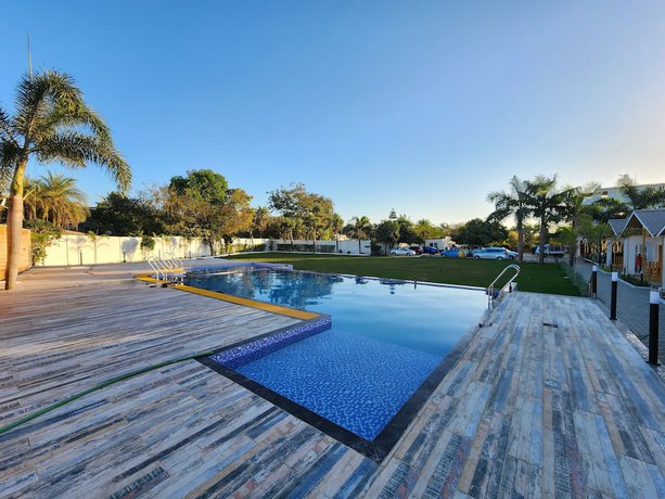 Imagen de la piscina del Hotel VITS Daman Devka Beach. Foto 19