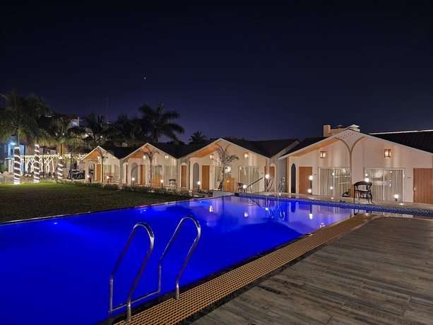 Imagen de la piscina del Hotel VITS Daman Devka Beach. Foto 20