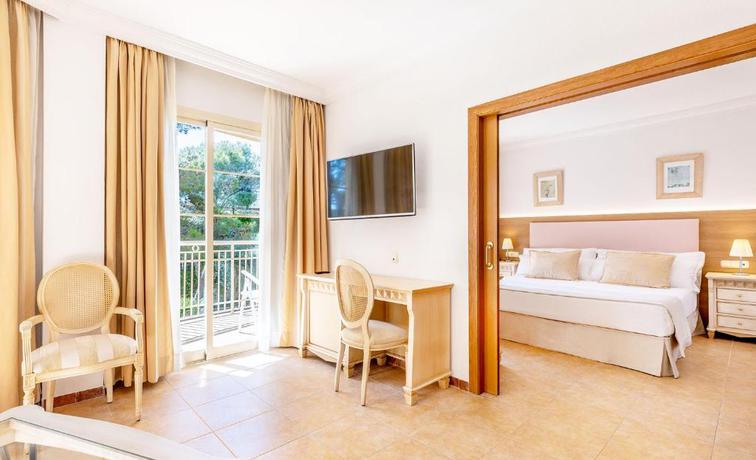 Imagen de la habitación del Hotel VIVA Cala Mesquida Suites & Spa Adults Only. Foto 13