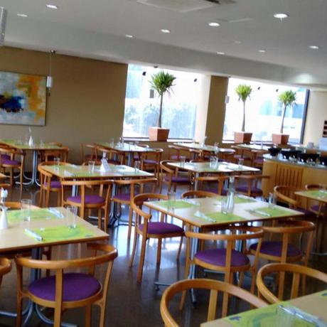 Imagen del bar/restaurante del Hotel VOA Tuti Bororo Budget. Foto 4