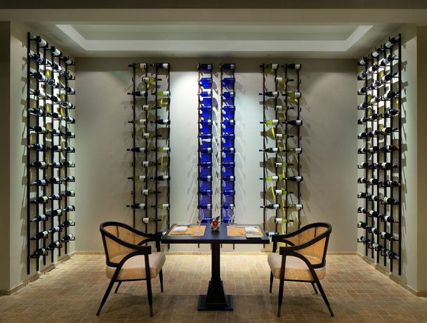 Imagen del bar/restaurante del Hotel VOGO Abu Dhabi Golf Resort & Spa. Foto 10