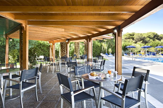 Imagen del bar/restaurante del Hotel VOI Daniela Essentia. Foto 7