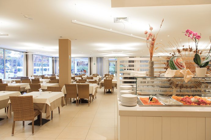 Imagen del bar/restaurante del Hotel VOI Daniela Essentia. Foto 9