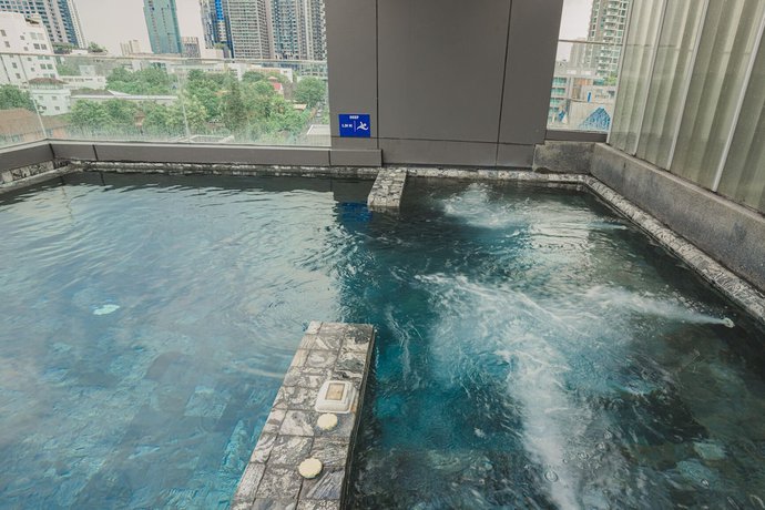 Imagen de la piscina del Hotel VOQUE and Serviced Residence Sukhumvit 51. Foto 17