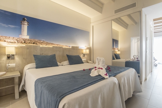 Imagen de la habitación del Hotel VORAMAR, Es Pujols. Foto 6