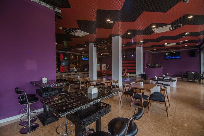 Imagen del bar/restaurante del Hotel VOUK VILLAGE. Foto 4