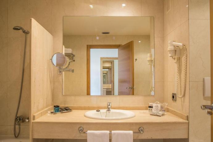 Imagen de la habitación del Hotel VS Gandía Palace. Foto 4