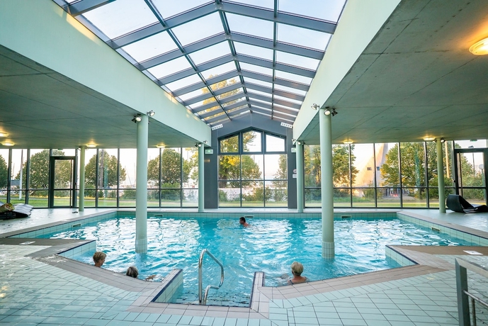 Imagen de la piscina del Hotel VVF Blériot-Plage. Foto 19