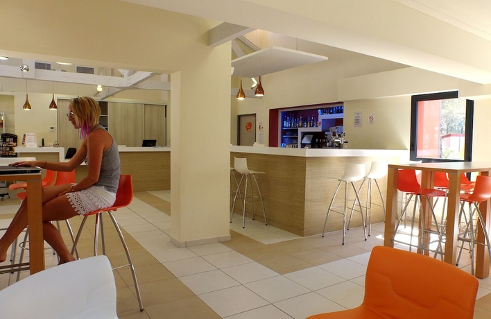 Imagen del bar/restaurante del Hotel VVF Montagnac H&eacute;rault, Montagnac. Foto 2