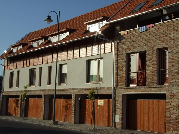 Imagen general del Hotel V&aacute;rkert Apartman. Foto 5