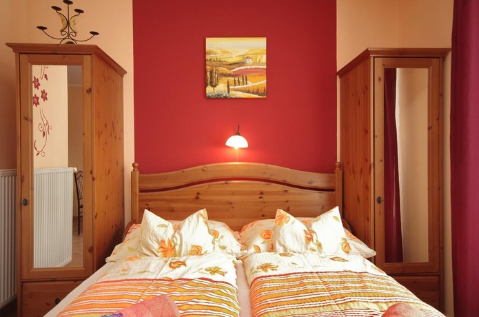 Imagen general del Hotel V&aacute;rkert Apartman. Foto 7