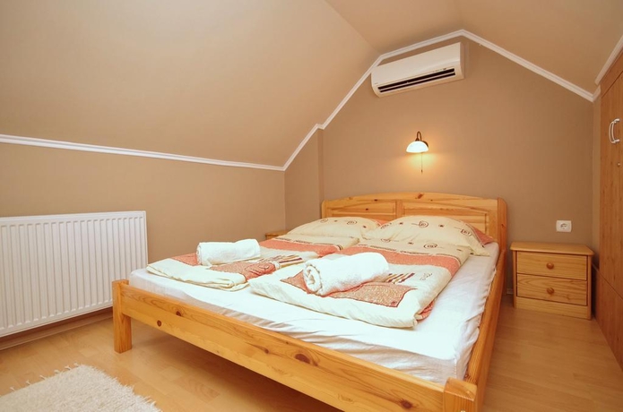 Imagen general del Hotel V&aacute;rkert Apartman. Foto 8