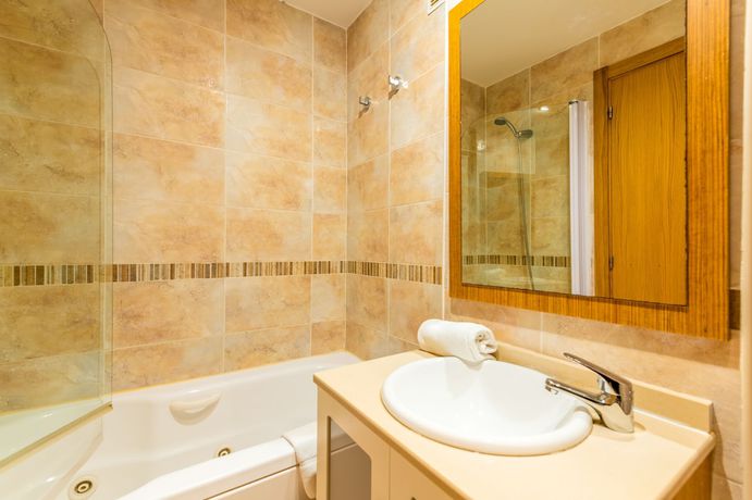 Imagen de la habitación del Hotel Vacaciones Oromarina Torremar. Foto 16