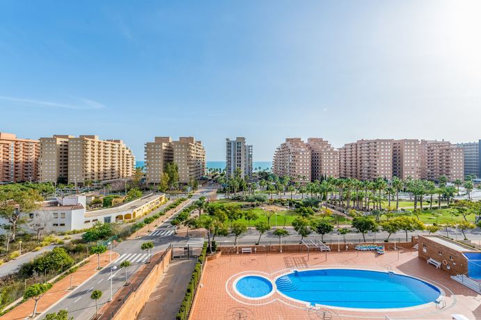 Imagen de la piscina del Hotel Vacaciones Oromarina Torremar. Foto 20