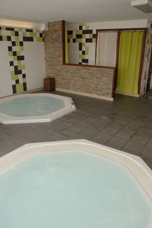 Imagen de la piscina del Hotel Vacancéole - Appart Vacances Pyrénées 2000. Foto 15