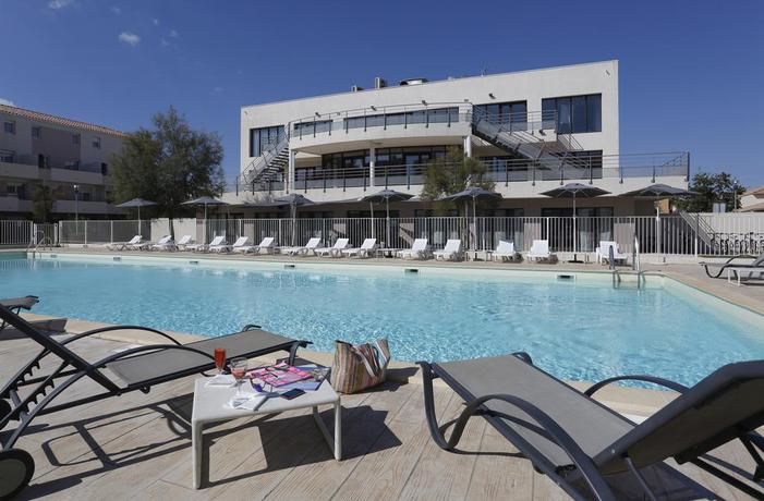 Imagen de la piscina del Hotel Vacancéole - Cap Camargue. Foto 14