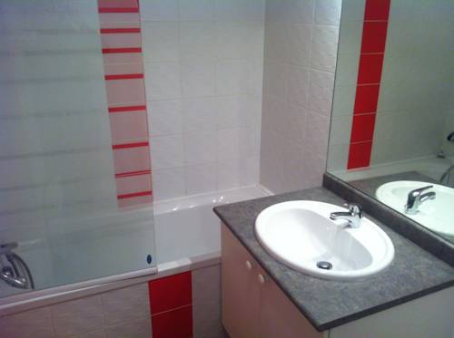 Imagen de la habitación del Hotel Vacanc&eacute;ole - Le Fonserane - B&eacute;ziers Sud. Foto 3