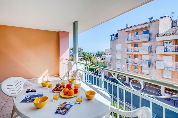 Imagen general del Hotel Vacanc&eacute;ole - Les Calanques du Parc. Foto 4