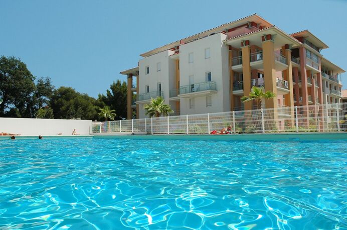Imagen general del Hotel Vacanc&eacute;ole - Les Calanques du Parc. Foto 8