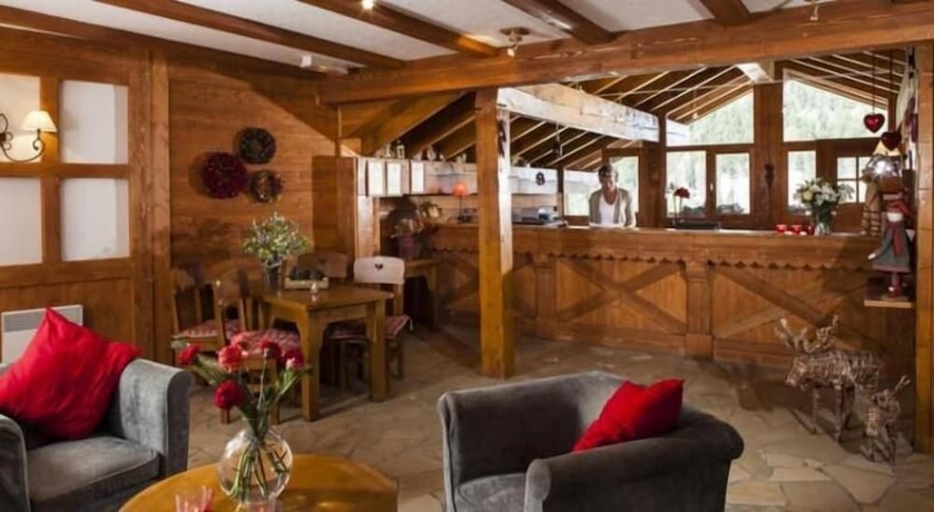 Imagen de los interiores del Hotel Vacancéole - Les Chalets de la Ramoure. Foto 14