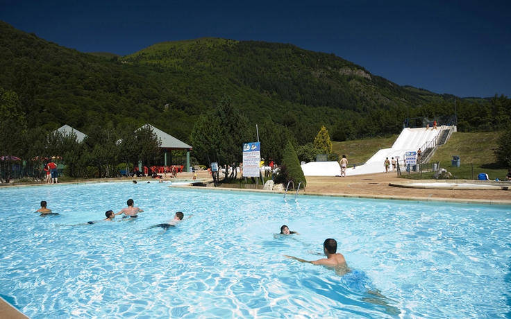 Imagen de la piscina del Hotel Vacancéole - Les Jardins de Balnéa. Foto 11
