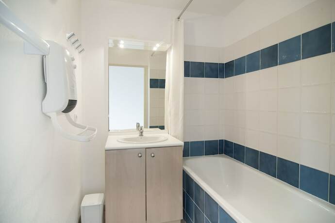 Imagen general del Hotel Vacancéole - Port Minervois. Foto 3