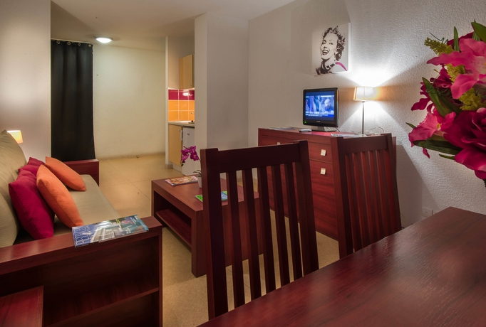 Imagen de los interiores del Hotel Vacancéole Résidence Le Saint Clair. Foto 13