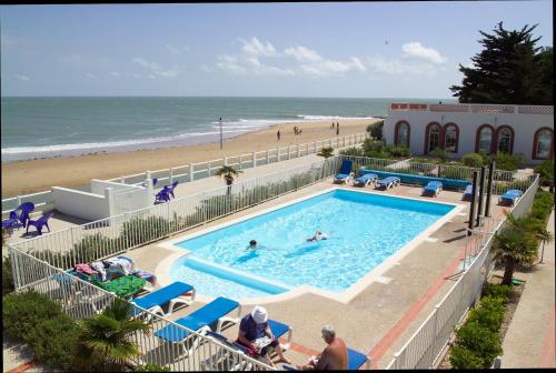 Imagen de la piscina del Hotel Vacanceole - Residence De L'ocean. Foto 18