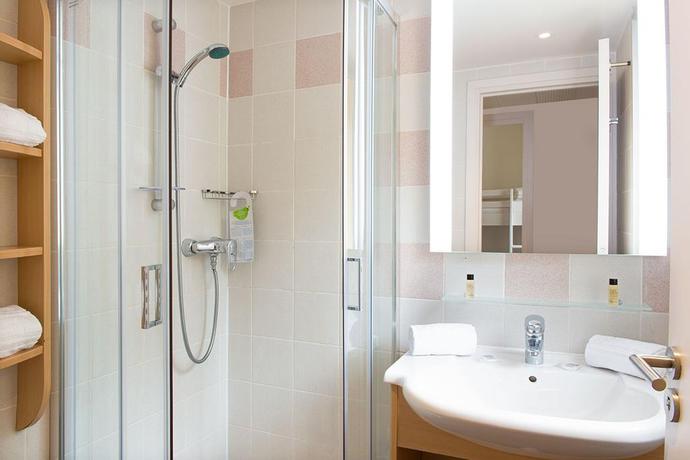 Imagen de la habitación del Hotel Vacances Bleues Delcloy. Foto 6