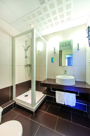 Imagen de la habitación del Hotel Vacances Bleues Le Balmoral. Foto 13