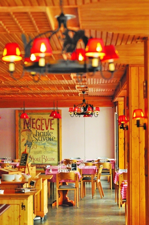 Imagen del bar/restaurante del Hotel Vacances Bleues Les Chalets Du Prariand. Foto 6