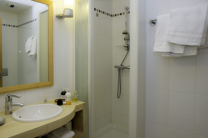 Imagen de la habitación del Hotel Vacances Bleues Villa Caroline. Foto 6