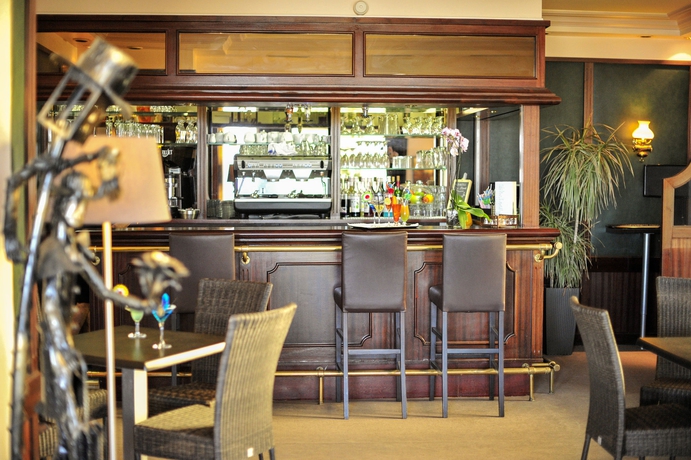 Imagen del bar/restaurante del Hotel Vacances Bleues Villa Caroline. Foto 5