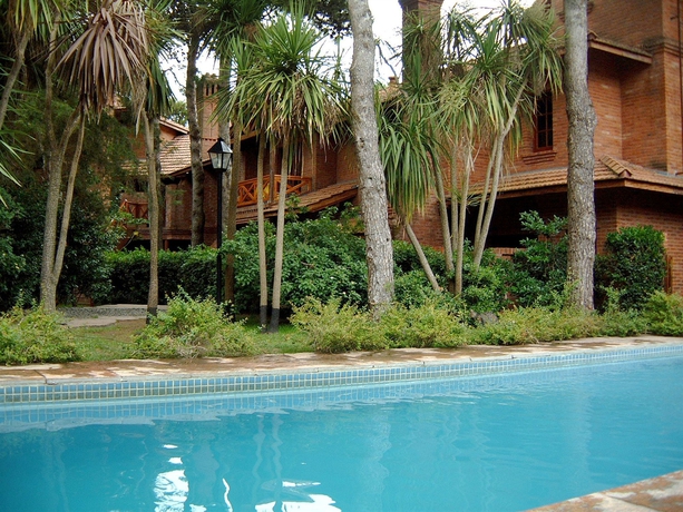 Imagen de la piscina del Hotel Vacances Dorado. Foto 16