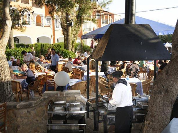 Imagen de los exteriores del Hotel Vacances Menorca Resort. Foto 11