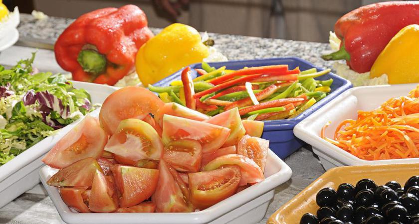 Imagen del bar/restaurante del Hotel Vacances Menorca Resort. Foto 3