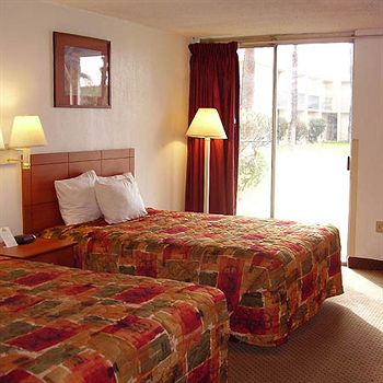 Imagen de la habitación del Hotel Vacation Inn Phoenix. Foto 5