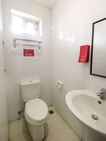 Imagen de la habitación del Hotel Vaccinated Staff - OYO 850 Clr Mn Inn. Foto 17