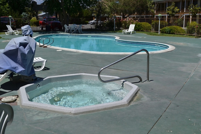 Imagen de la piscina del Hotel Vagabond Inn Bishop. Foto 19