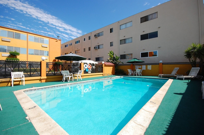 Imagen de la piscina del Hotel Vagabond Inn Convention Center Long Beach. Foto 12