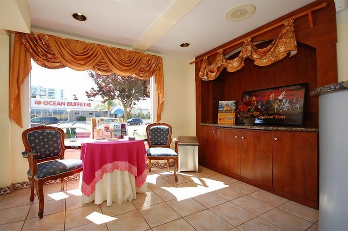 Imagen del bar/restaurante del Hotel Vagabond Inn Convention Center Long Beach. Foto 3