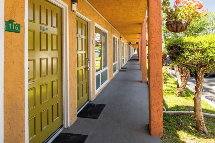Imagen de los interiores del Hotel Vagabond Inn Costa Mesa. Foto 12